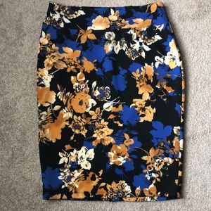 THAILA SODI Multi-Color Printed Scuba Pencil Skirt